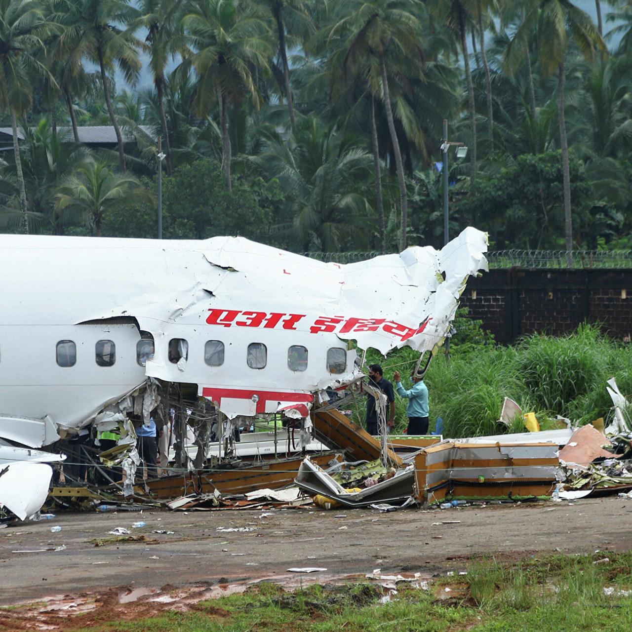 Авиакатастрофа море. Boeing 747 Air India катастрофа. Боинг 737 авиакатастрофа.